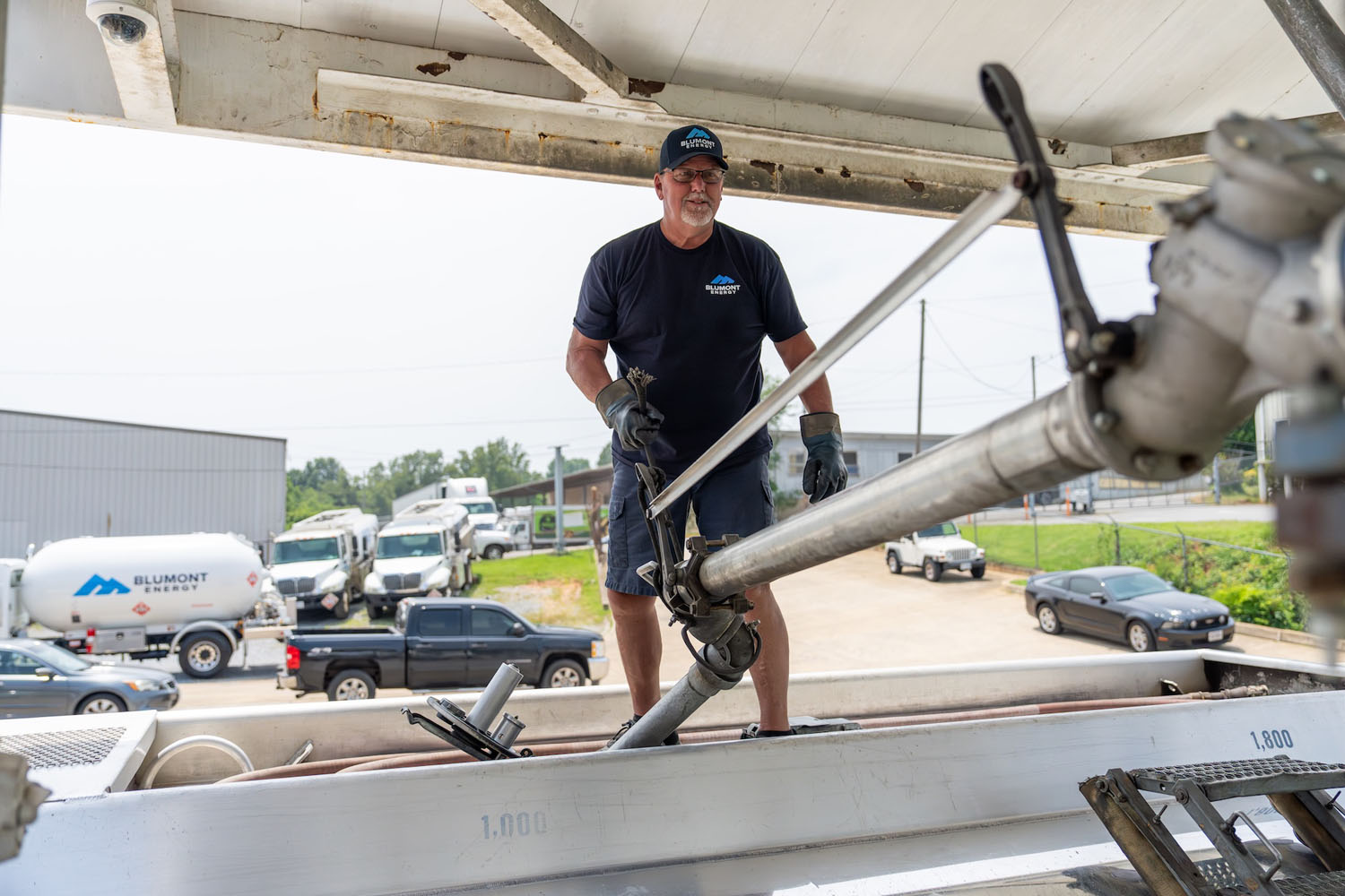 Blumont Energy service technician filling a fuel truck
